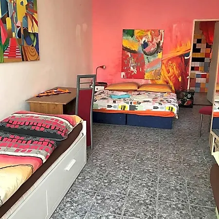 Hotel Sebarozvojove Centrum Vedy A Umenia S Ubytovanim Bratislava