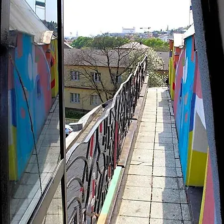 Hotel Sebarozvojove Centrum Vedy A Umenia S Ubytovanim Bratislava