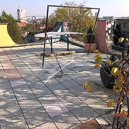 Hotel Sebarozvojove Centrum Vedy A Umenia S Ubytovanim Bratislava