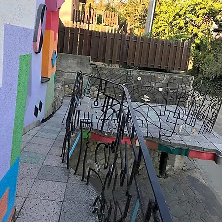 Sebarozvojove Centrum Vedy A Umenia S Ubytovanim Отель Братислава