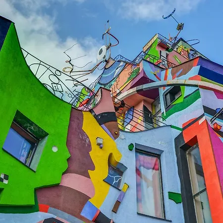 Sebarozvojove Centrum Vedy A Umenia S Ubytovanim