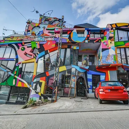 Hotel sebarozvoja s možnosťou získania poznania a inšpirujúcich prostriedkov na uplatňovanie vedomia, premenu seba a prostredia interiéru 2*