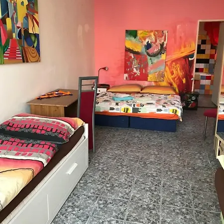 Hotel Sebarozvojove Centrum Vedy A Umenia S Ubytovanim Bratislava