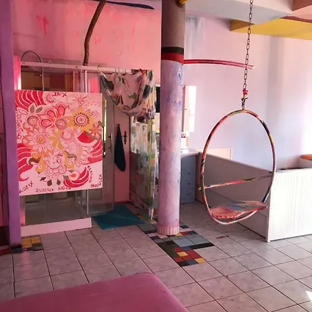 Hotel Sebarozvojove Centrum Vedy A Umenia S Ubytovanim 2*