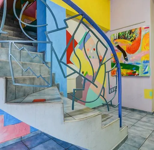 Hotel sebarozvoja s možnosťou získania poznania a inšpirujúcich prostriedkov na uplatňovanie vedomia, premenu seba a prostredia interiéru Bratislava