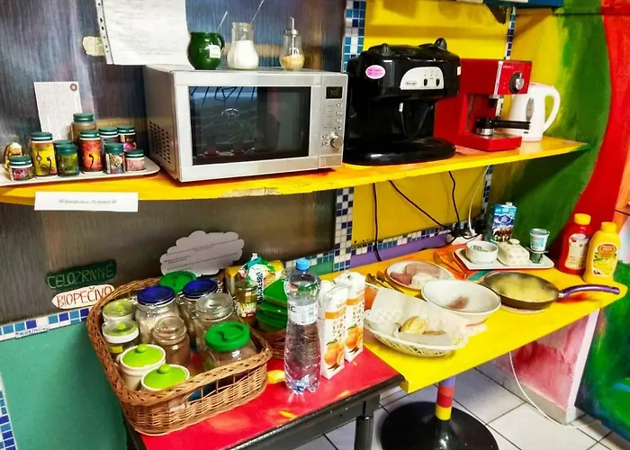 Hotel Sebarozvojove Centrum Vedy A Umenia S Ubytovanim Bratislava