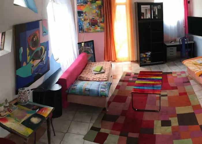 Sebarozvojove Centrum Vedy A Umenia S Ubytovanim Братислава