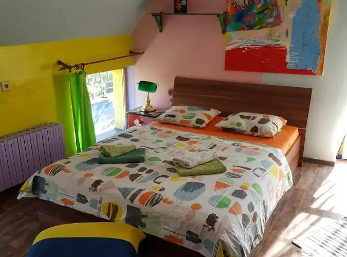 Hotel Hotel sebarozvoja s možnosťou získania poznania a inšpirujúcich prostriedkov na uplatňovanie vedomia, premenu seba a prostredia interiéru Bratislava