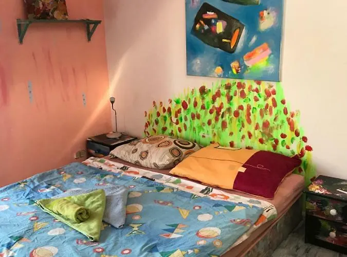 Hotel sebarozvoja s možnosťou získania poznania a inšpirujúcich prostriedkov na uplatňovanie vedomia, premenu seba a prostredia interiéru Hotel Bratislava