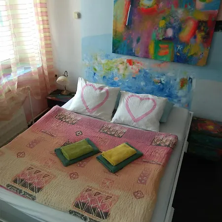 Hotel Sebarozvojove Centrum Vedy A Umenia S Ubytovanim Pressburg