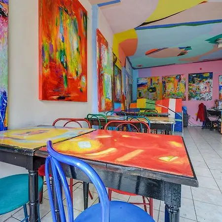 Hotel Sebarozvojove Centrum Vedy A Umenia S Ubytovanim Pressburg