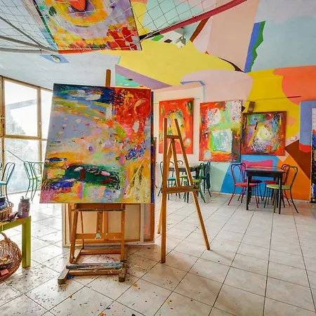 Hotel Sebarozvoja S Možnosťou Získania Poznania A Inšpirujúcich Prostriedkov Na Uplatňovanie Vedomia, Premenu Seba A Prostredia Interiéru Bratislava