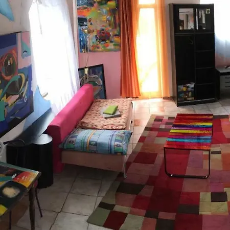 Sebarozvojove Centrum Vedy A Umenia S Ubytovanim Pressburg
