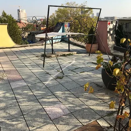 Sebarozvojove Centrum Vedy A Umenia S Ubytovanim Pressburg