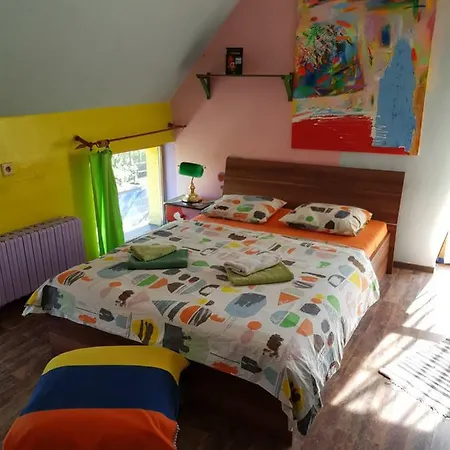 Hotel Sebarozvojove Centrum Vedy A Umenia S Ubytovanim Pressburg