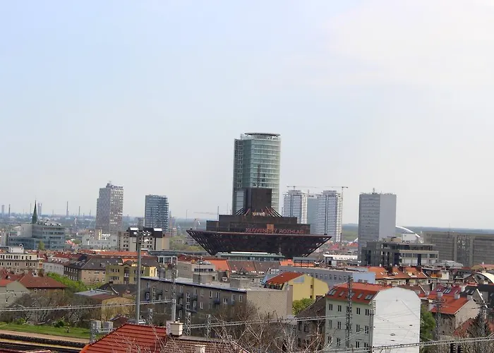 Sebarozvoja S Možnosťou Získania Poznania A Inšpirujúcich Prostriedkov Na Uplatňovanie Vedomia, Premenu Seba A Prostredia Interiéru 2* Bratislava