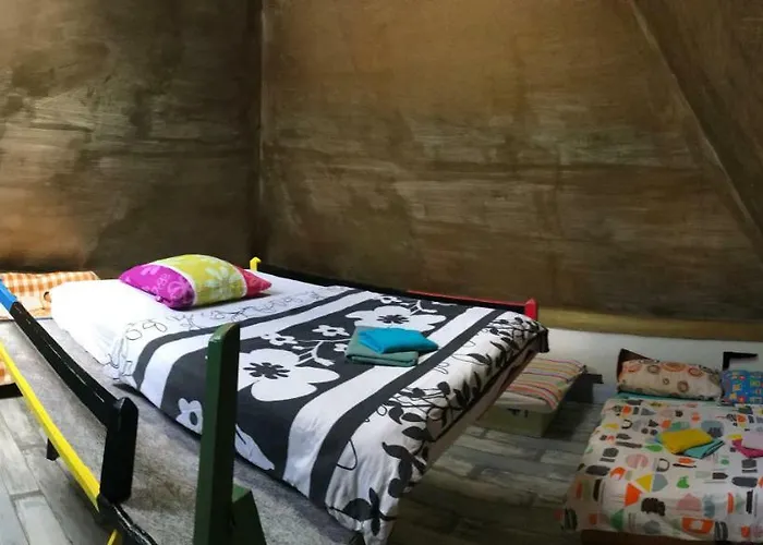 Sebarozvojove Centrum Vedy A Umenia S Ubytovanim Μπρατισλάβα